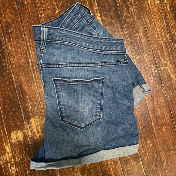 Women’s Size 14 Shorts - Picture 4 of 5